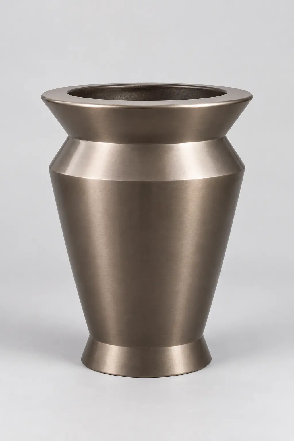 Modelo Borda Aberta em fibra de vidro, cor Bronze